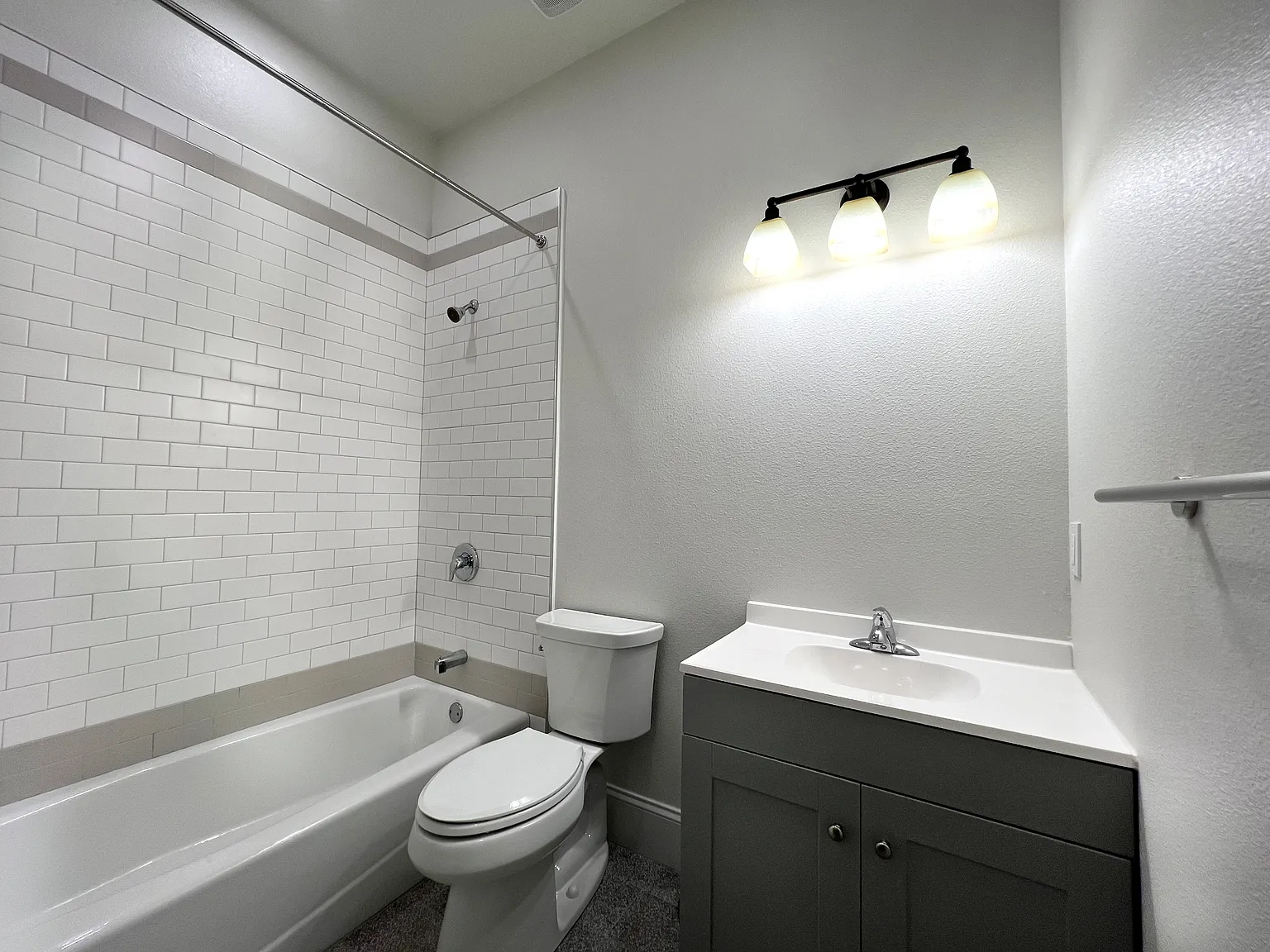 244 E Park Ave — Photo 2