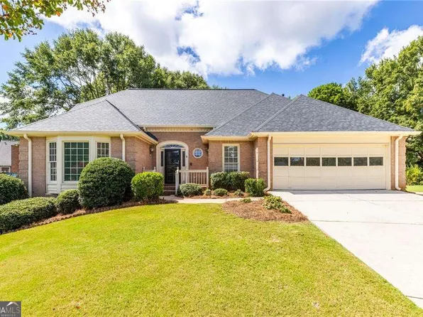 215 Stepping Stone Dr, Alpharetta, GA 30004