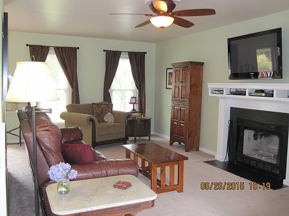 Very Bright Open Family Rm