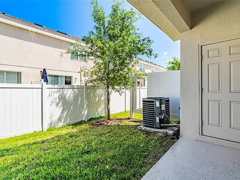 6256 Fairmont Ln — Photo 10