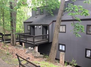 30 Middle Village Way, Tannersville, PA 18372