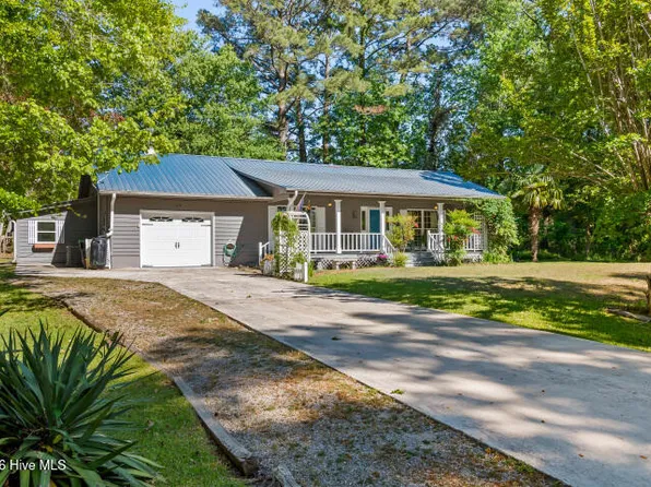 519 Country Club Drive W, Arapahoe, NC 28510