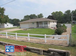 2215 N Engleman Rd, Grand Island, NE 68803