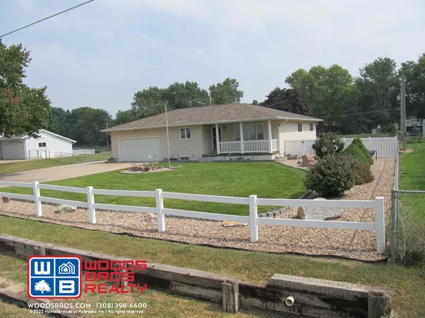 2215 N Engleman Rd, Grand Island, NE 68803