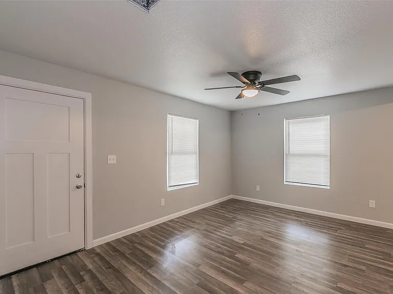 1809 Daniel St — Photo 4