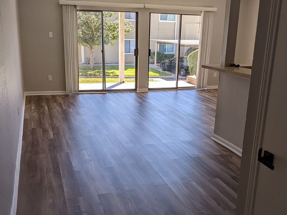 The Living room, lovely laminate floors. Easy to keep clean, fashionable and blends well with any decor style.