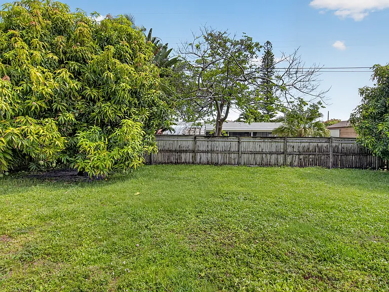 115 NW 7th St — Photo 57