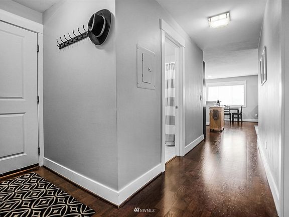 4th image of 120 NW 39th St Unit 403
