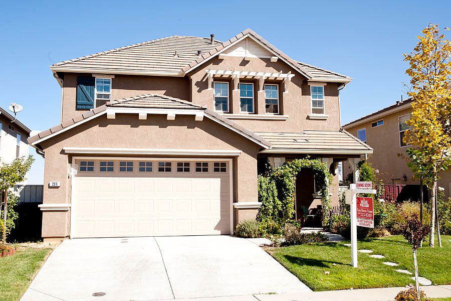 1st image of 208 Kinsella Ct