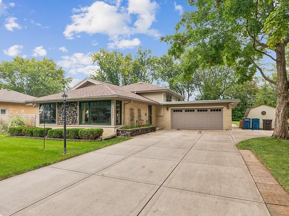 12941 S 70th Ct, Palos Heights, IL 60463