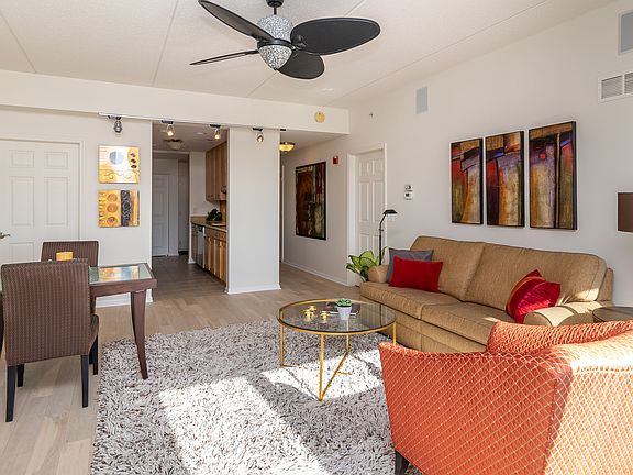4th image of 855 E 22nd St APT 311