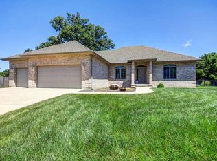 109 Sunflower Ln, Chatham, IL 62629