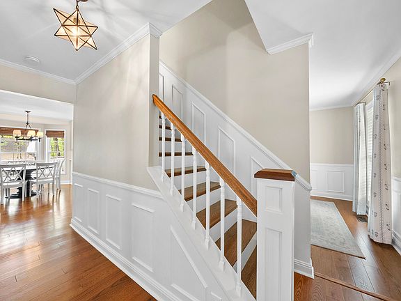 4th image of 102 S Knightsbridge Rd