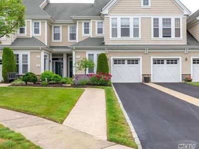19 Sonata Ct, Lake Grove, NY, 11755