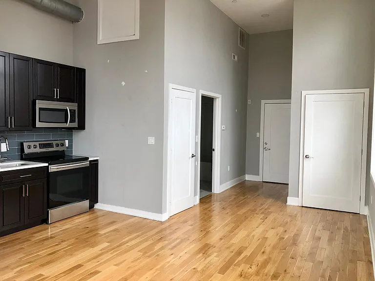 1521-23 W Girard Ave #206 — Photo 2