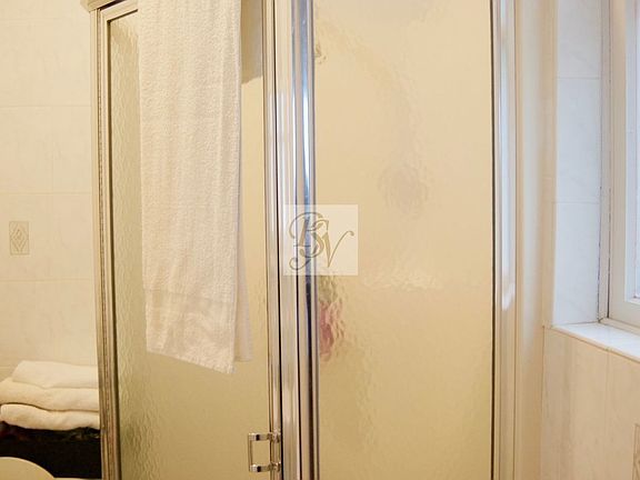 5th image of 54 Bay 13th St APT 5