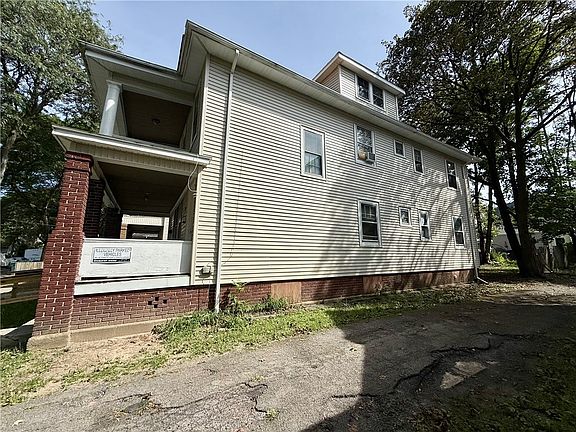 3rd image of 115-117 Avenue B Ave