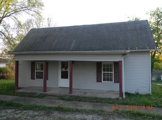 108 N May St, Dearborn, MO 64439