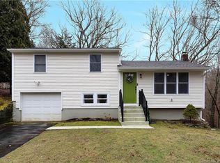 25 Willow Ln, Ledyard, CT 06339