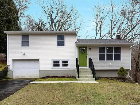 25 Willow Lane, Ledyard, CT 06339