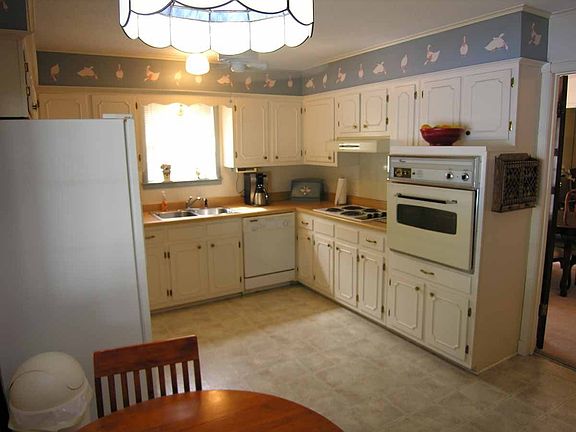 3rd image of 5584 Bayshore Dr