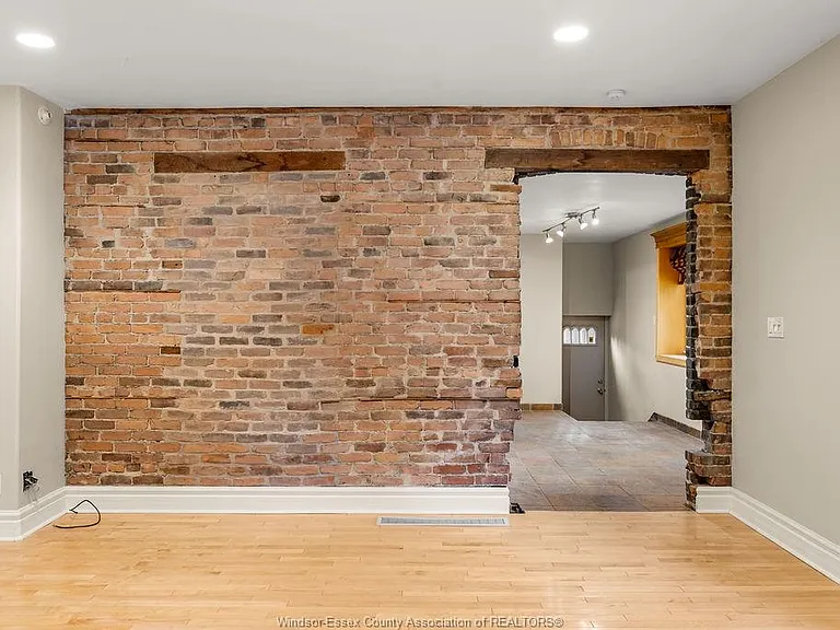 803 Monmouth Rd — Photo 10
