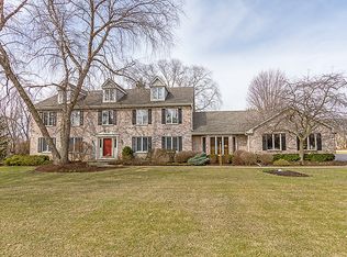 11N156 Williamsburg Dr, Elgin, IL 60124