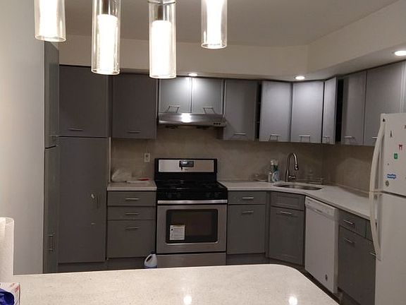 4th image of 71-18 164th St #2132