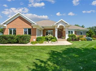 1650 Emerald Ct, Robins, IA 52328