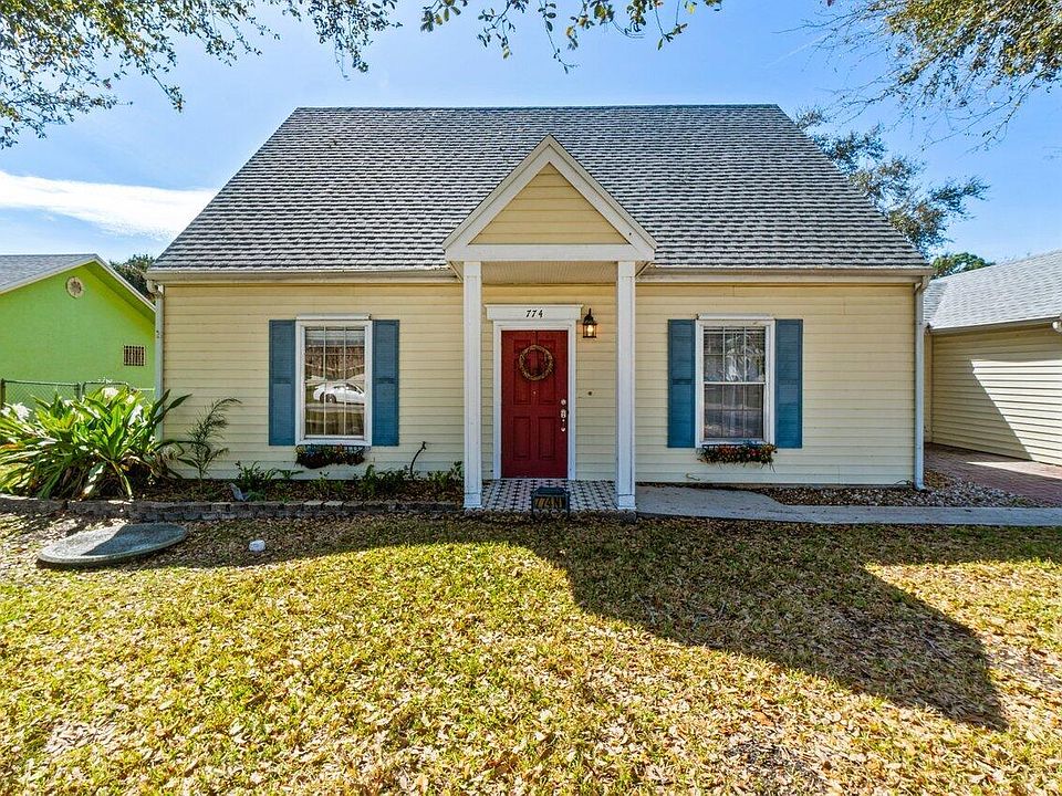 1st image of 774 NW Airoso Boulevard