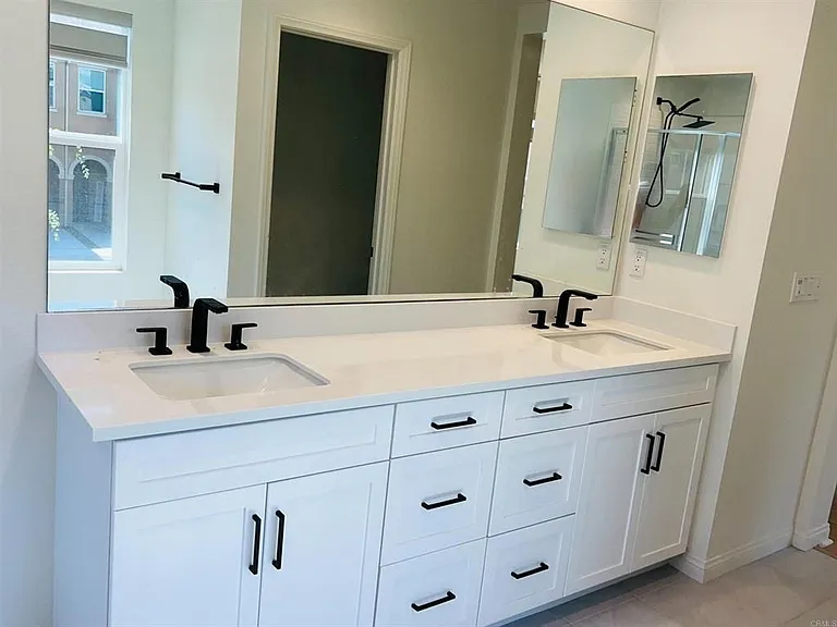 530 Longmeadow St — Photo 33