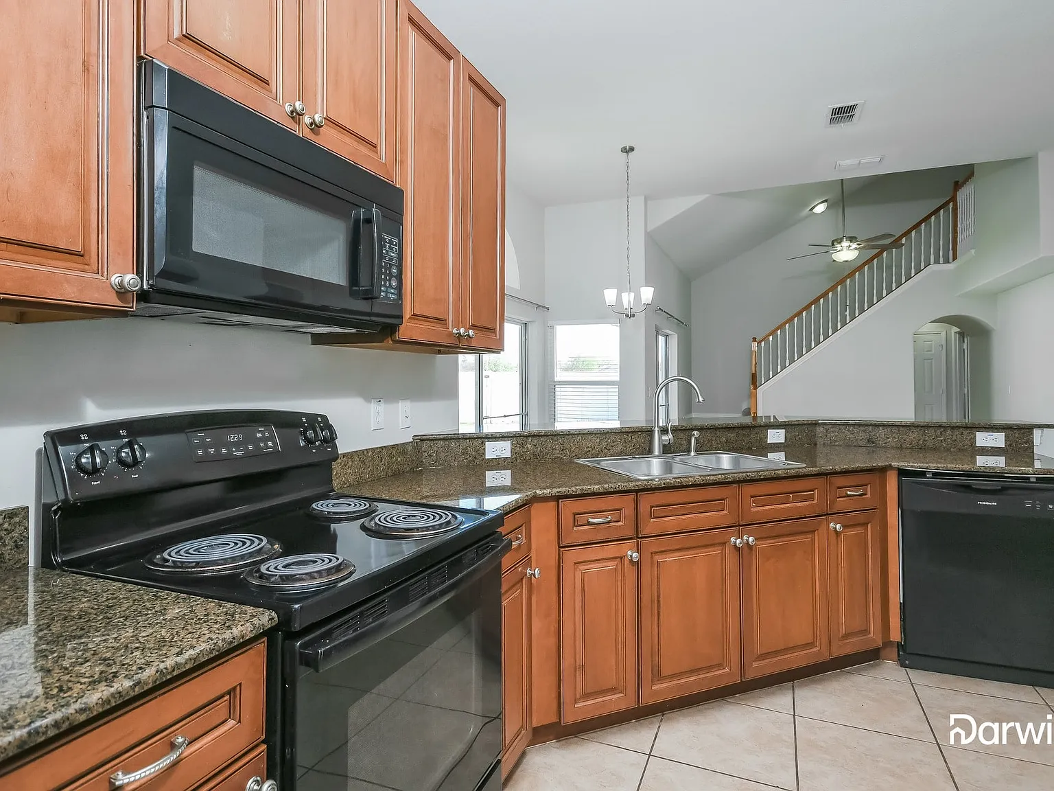 5 bed, 4.0 bath, 2760 sqft, $2,799 — Photo 3