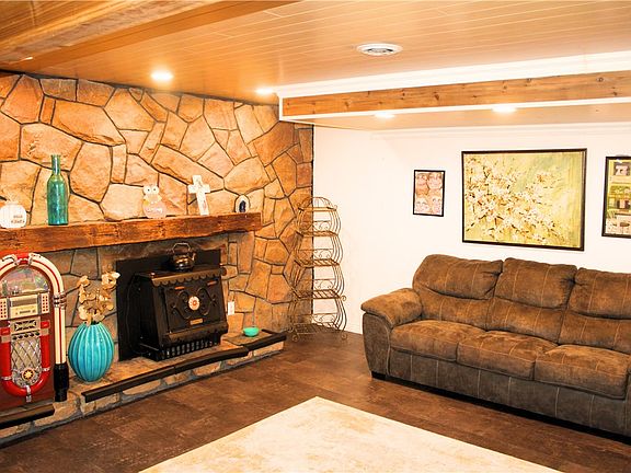 3rd image of 118 Twin Lakes Ln