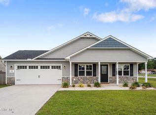 226 Breakwater Dr, Sneads Ferry, NC 28460