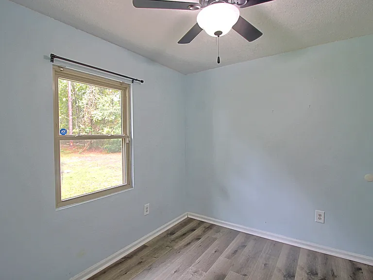 1062 Kelly Dr — Photo 14