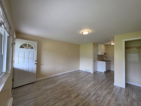 4th image of 129 Cosey Beach Ave #6