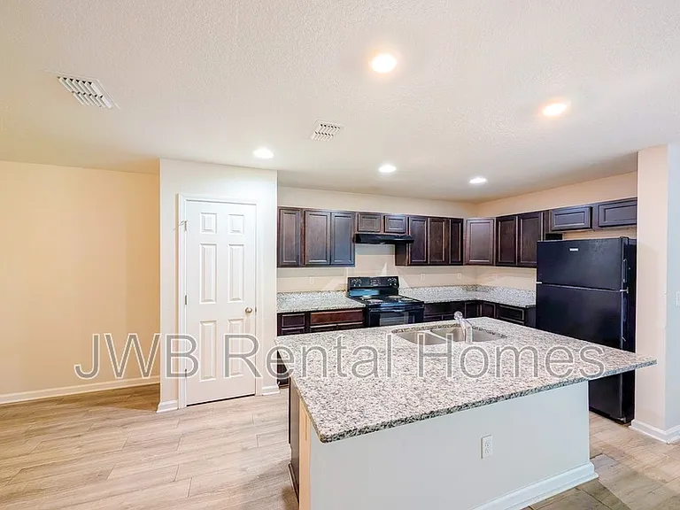 7625 Dandy Ave — Photo 2