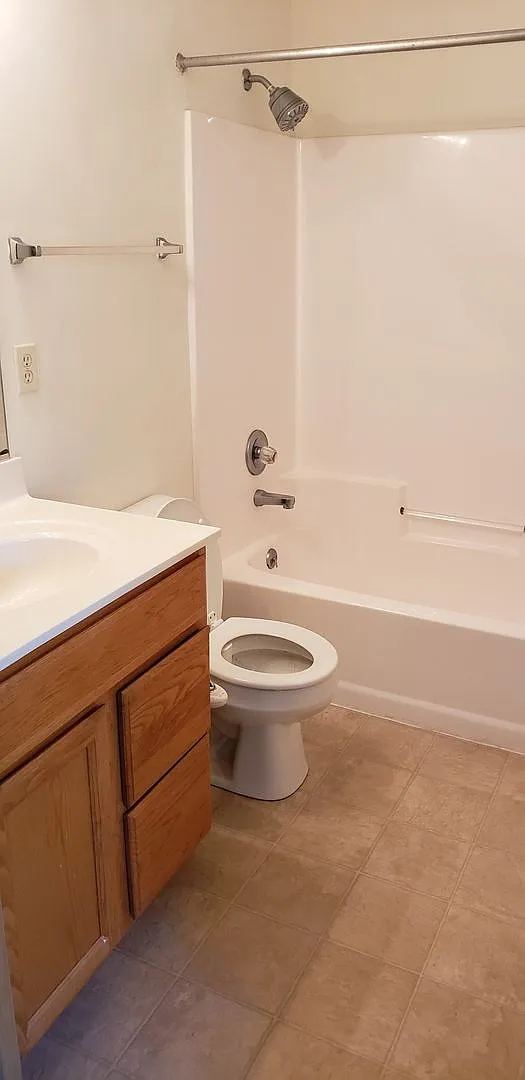 Three Bedroom Townhouse Condo — Photo 3