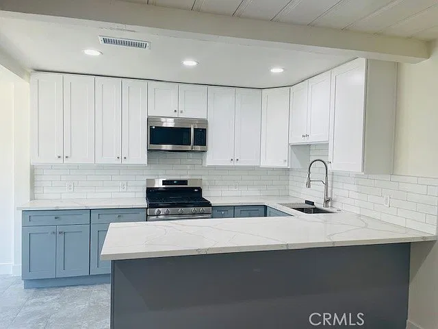 2 bed, 800 sqft, $2,000 — Photo 2