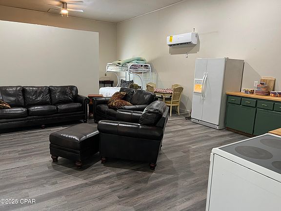 2nd image of 2997 Hall St