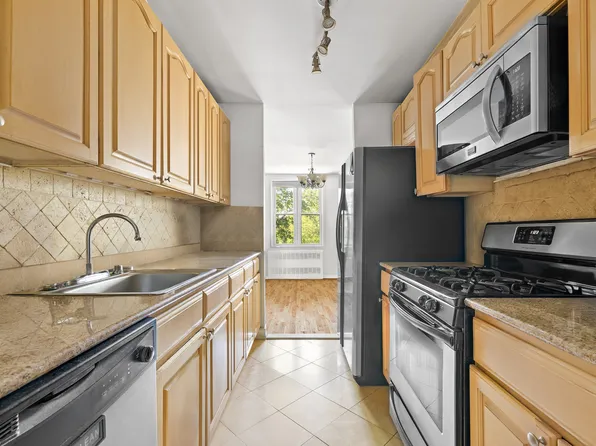 65-15 Alderton Street image 8 of 18