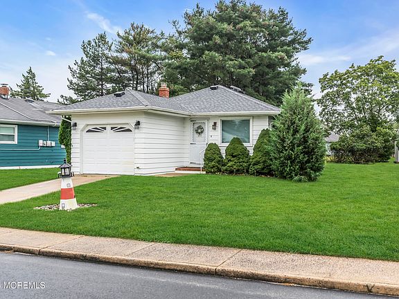 2nd image of 271 Harrington Drive N