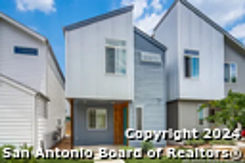 330 Clay St Photo 1