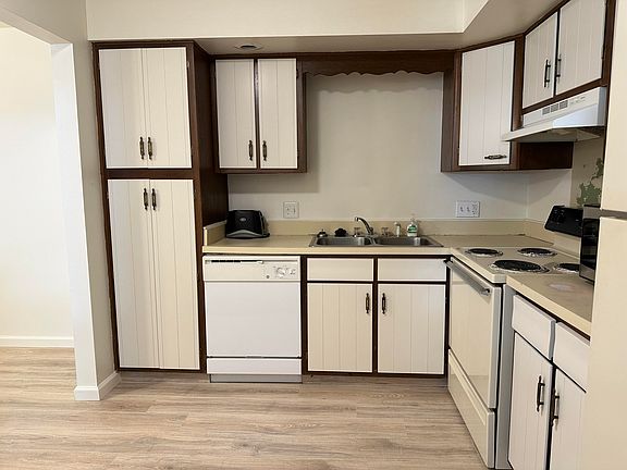 4th image of 3626 Lakeshore Dr APT K1