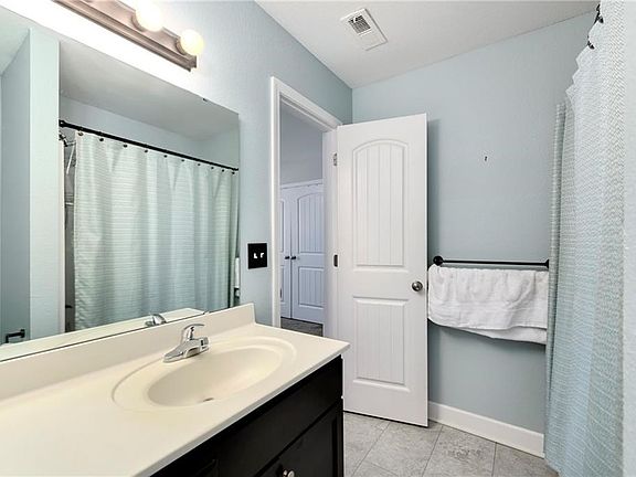 5th image of 223 Pointe Ln