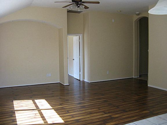 3rd image of 32502 Rosella Ln
