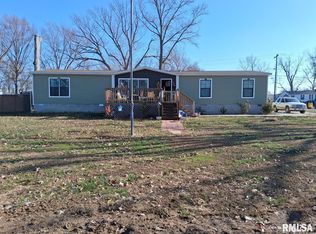 1300 Jackson Ave, Sandoval, IL 62882