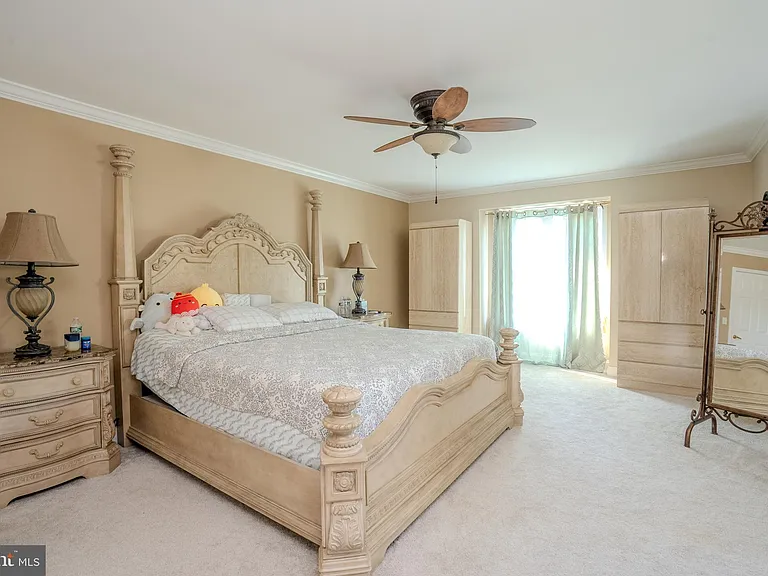61 Amherst Way — Photo 35