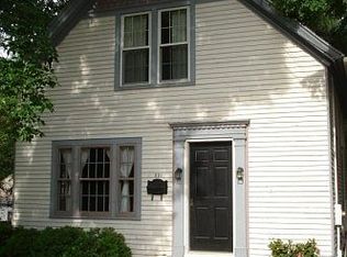 521 S Jefferson St, Woodstock, IL 60098