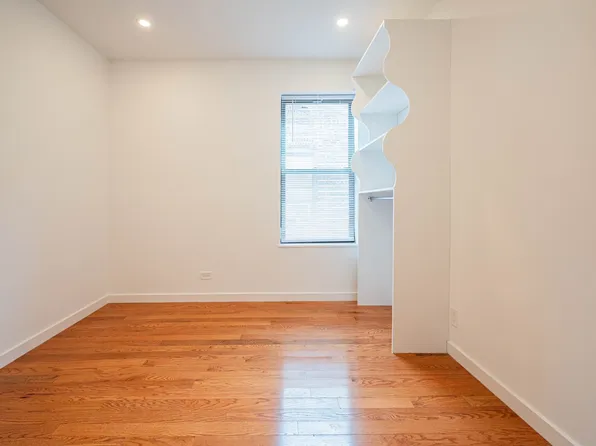 212 East Tremont Avenue image 20 of 22